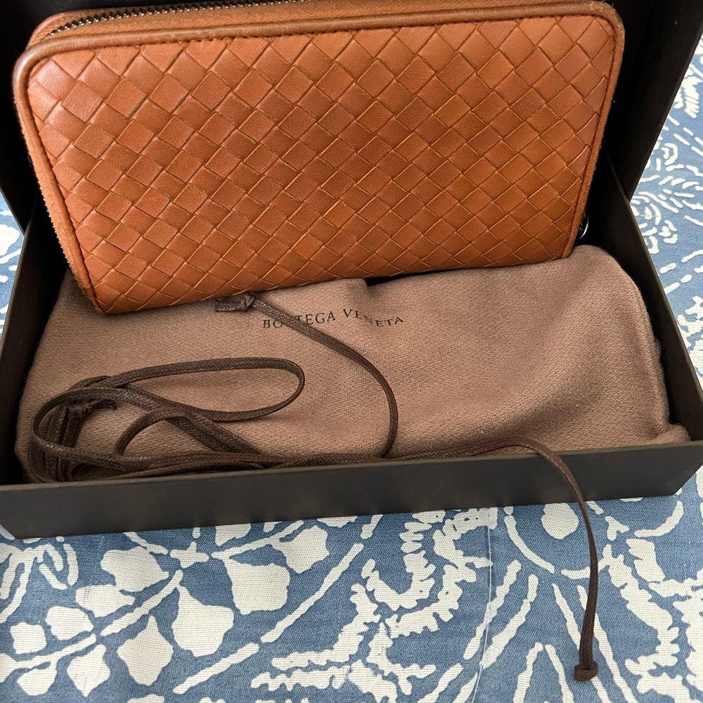 ‼️‼️Reduced ‼️‼️Authentic Bottega Zip wallet